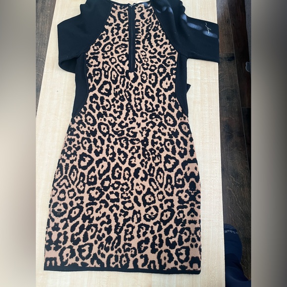 Guess leopard print mini dress, stretched, size M, back zippered, worn twice - Picture 2 of 3